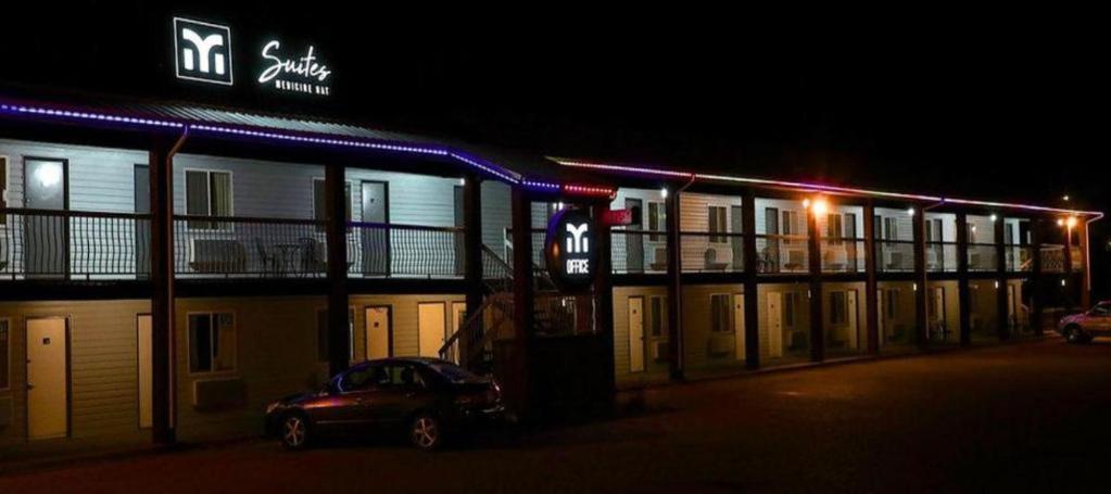 Medicine Hat Inn & Suites Esterno foto
