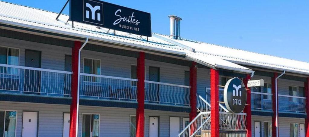 Medicine Hat Inn & Suites Esterno foto