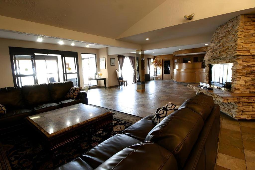 Medicine Hat Inn & Suites Esterno foto