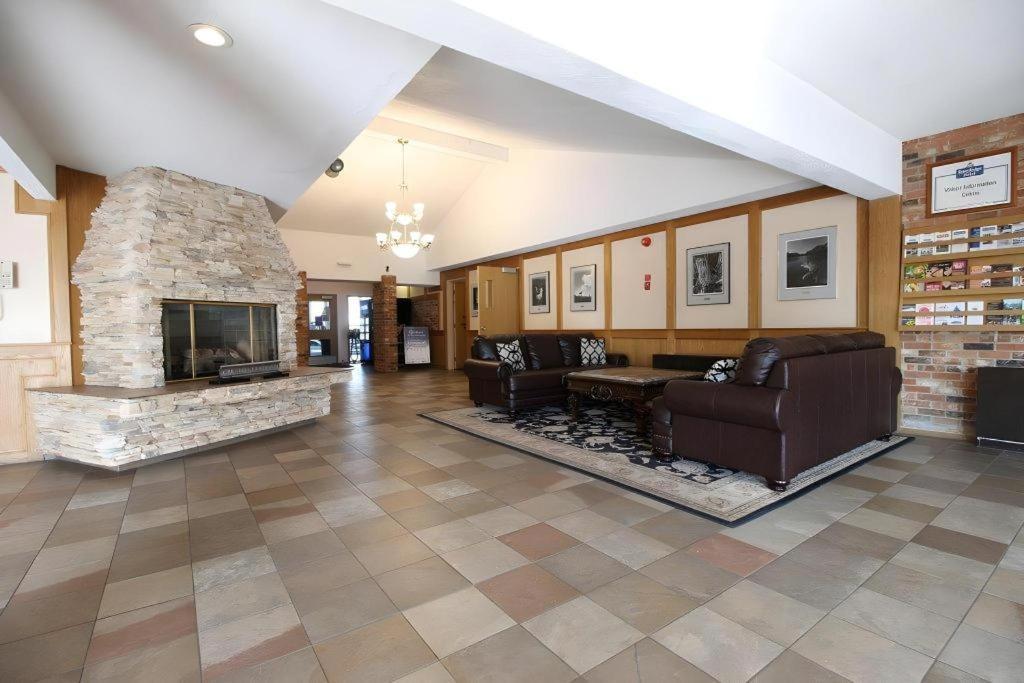 Medicine Hat Inn & Suites Esterno foto