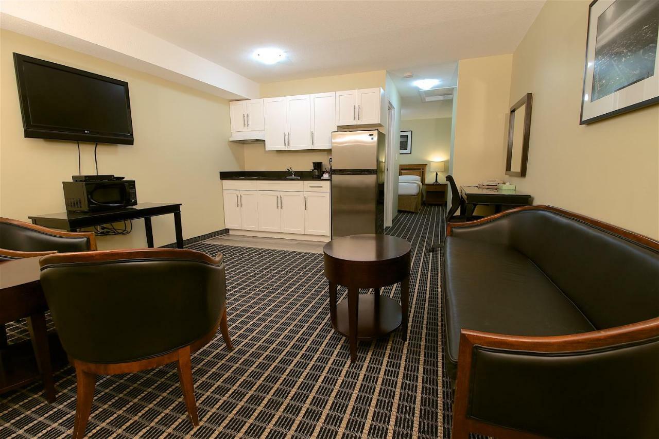 Medicine Hat Inn & Suites Esterno foto